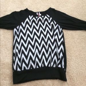 Black and white zigzag
